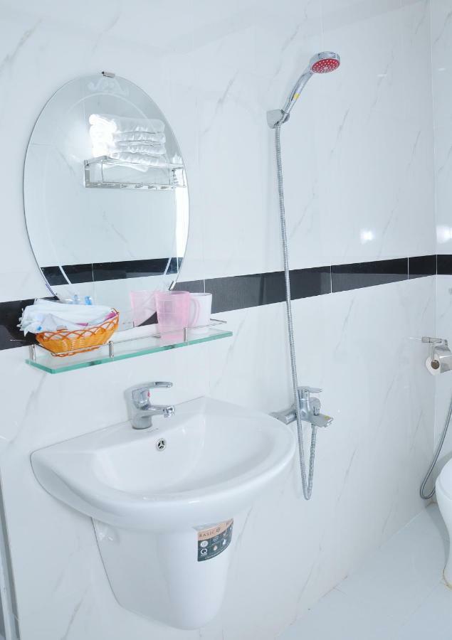 Thuy Tien Hotel Куинён Экстерьер фото